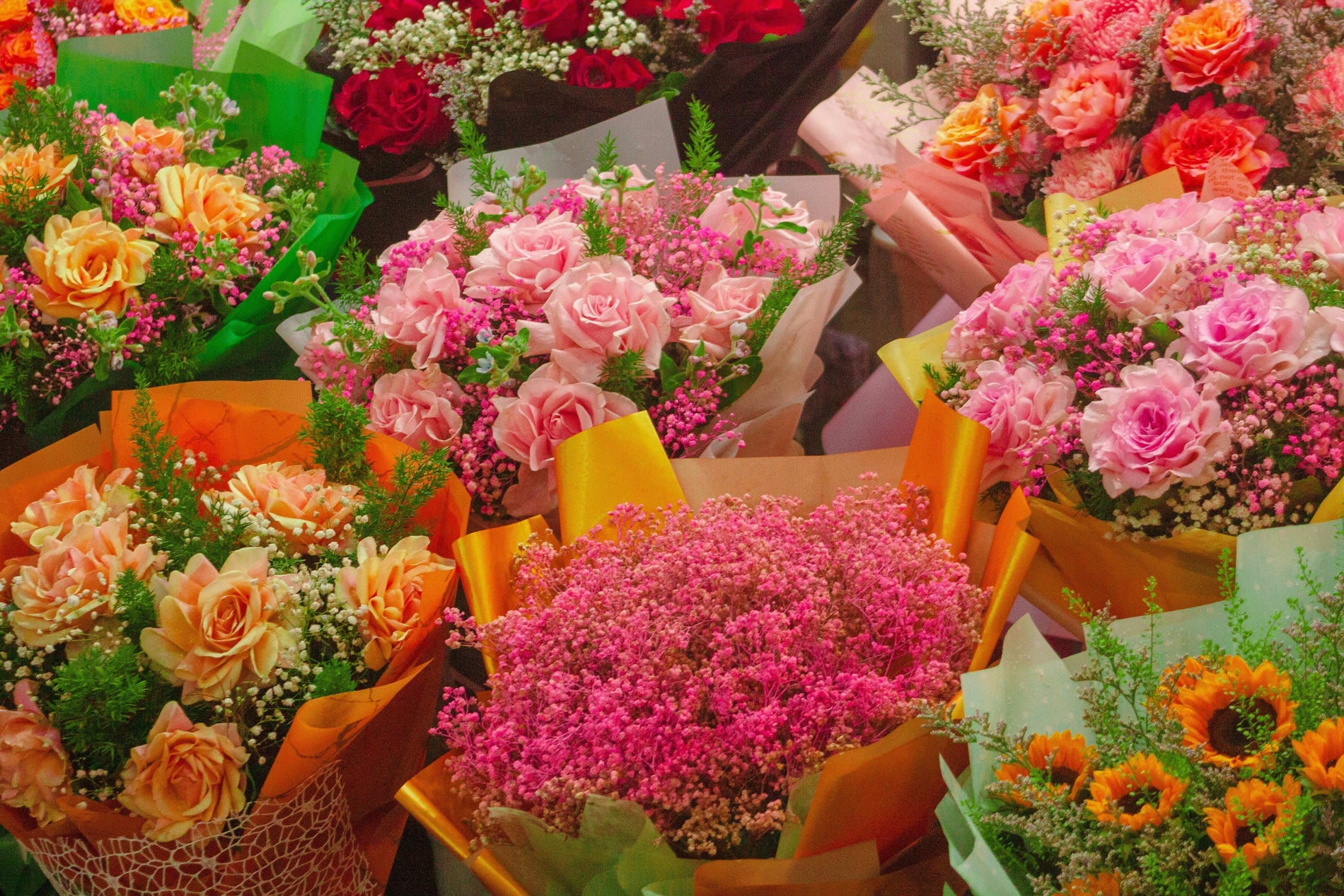 Which supermarket offers the highest quality flowers?
