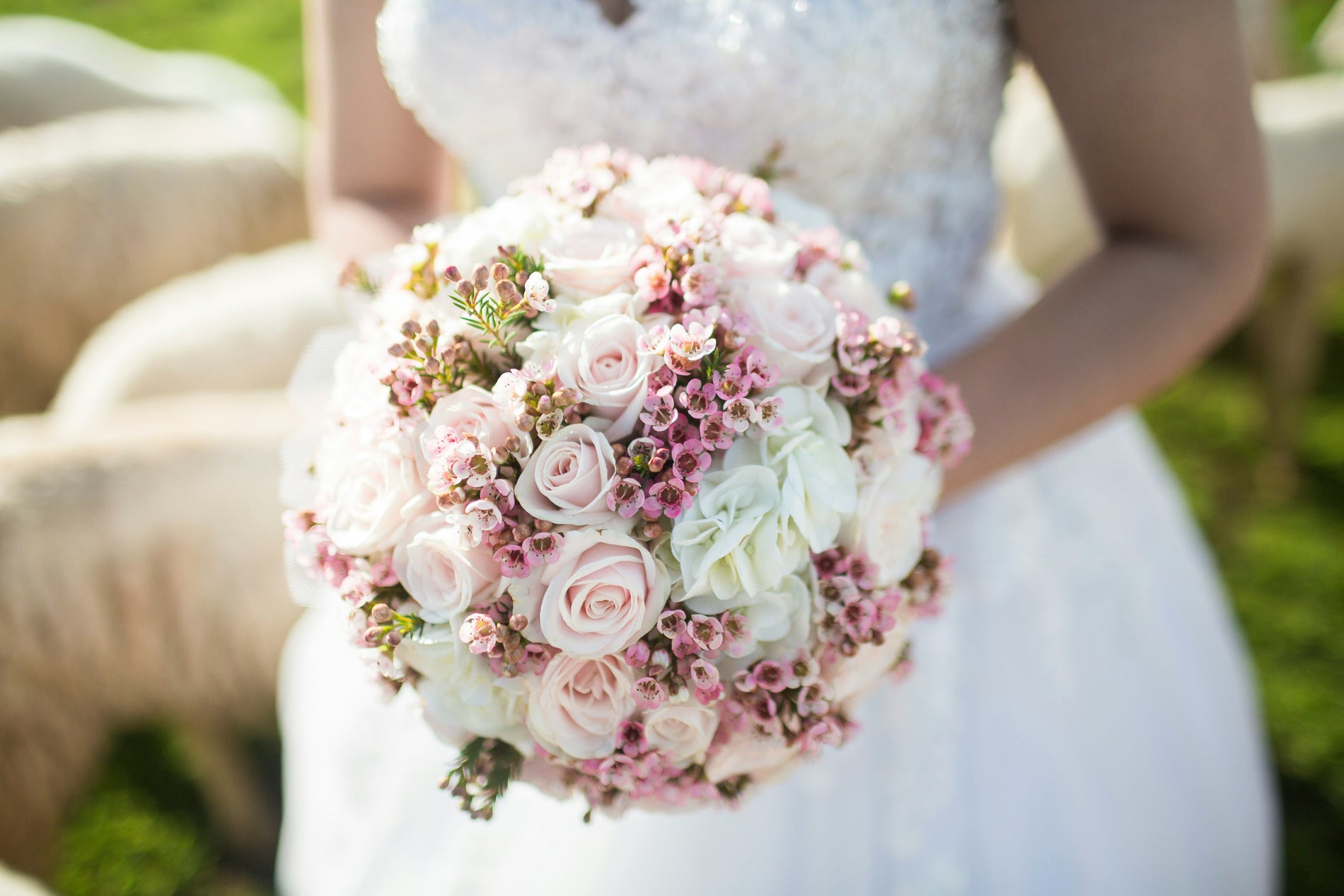 Top Advantages of Buying Wholesale Flowers for Weddings and Events