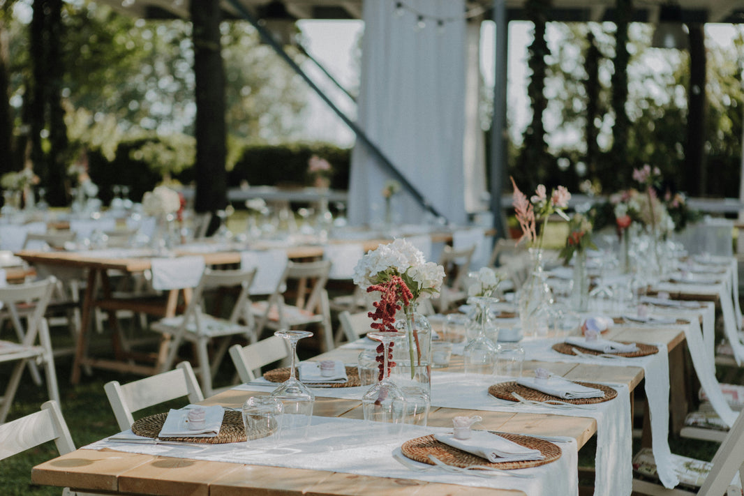 What are typical costs to host a party for 100 guests?